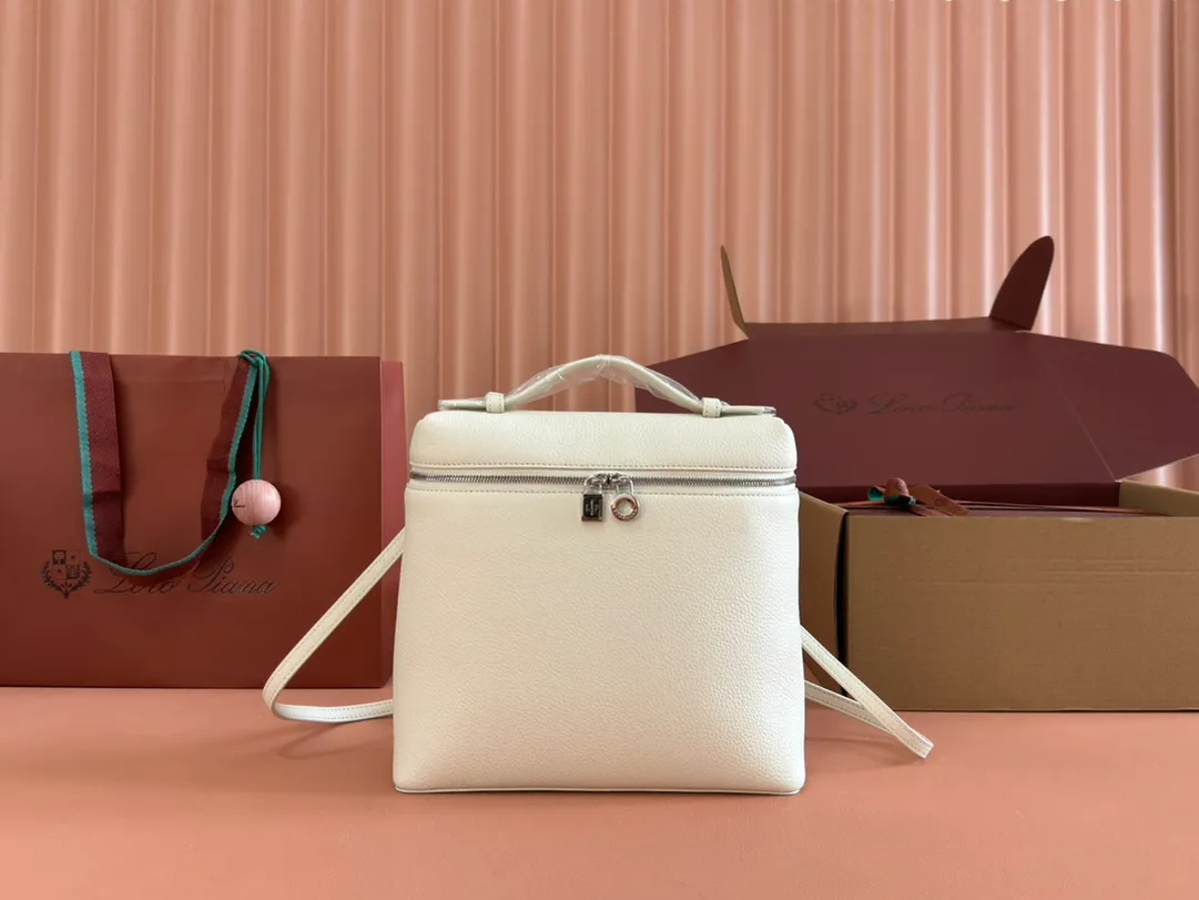 💋💋💋[Original leather, all-steel configuration, counter complete package] Loro pianaExtra Pocket L23.5 Backpack